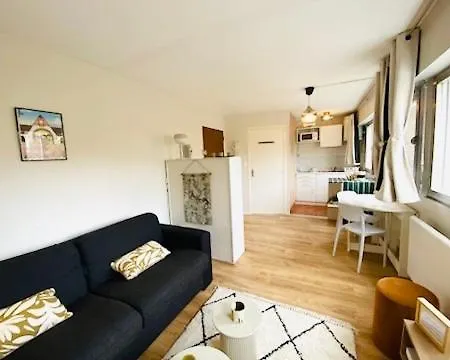 Calme Plein Centre 50m Apartamento